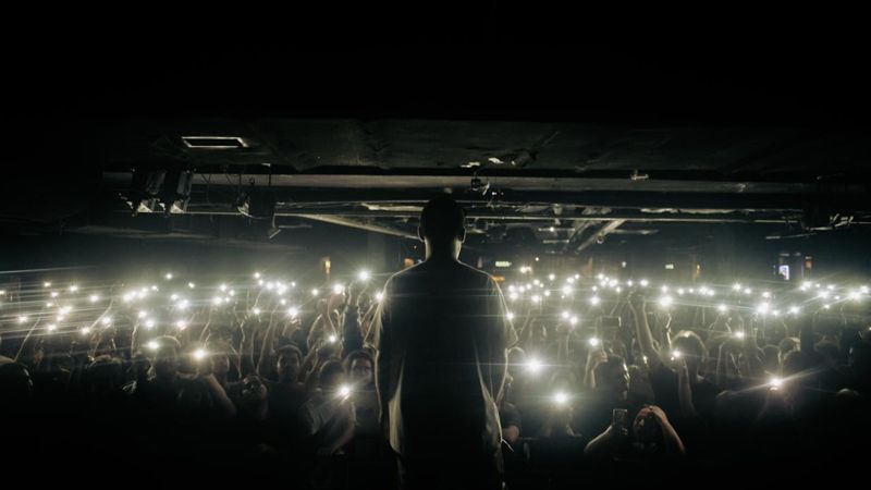 Цензура или защита традиций? Минкультуры возьмется за тексты песен артистов