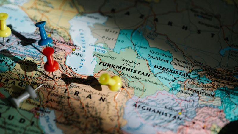 Границы на замке, но не для нас: Казахстан договорился о вывозе граждан из Ирана