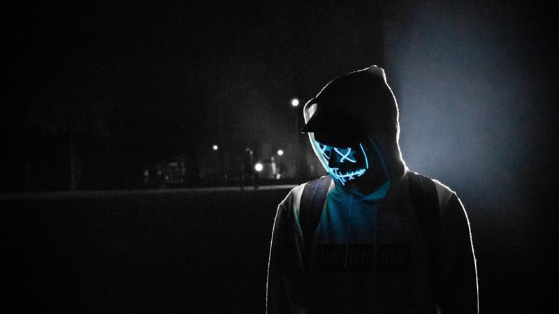 В Актобе продавец спас парня от потери 10 млн тенге