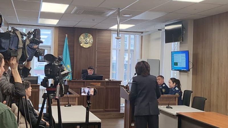 Суд над блогерами Жанабыловыми начался в Астане