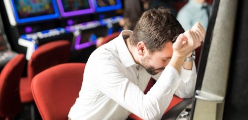 Эколога-лудомана выявили в Атырауской области