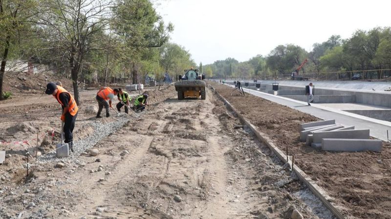 Уборка пыли на набережной взбесила алматинцев
