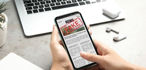 "Фейк появляется за секунды": фактчекер о борьбе с дезинформацией в Казахстане