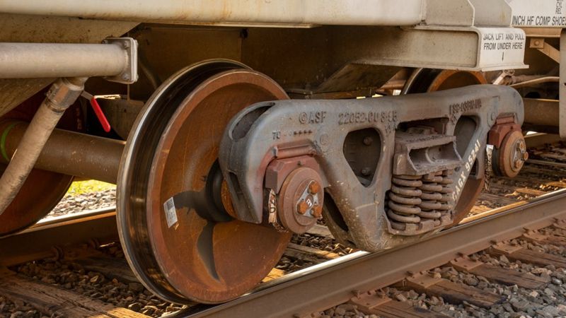 Казахстанку испачкали фекалиями в поезде