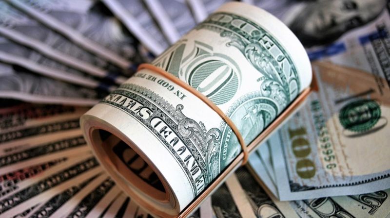 Доллар рухнул на торгах в Казахстане до уровня двухлетней давности