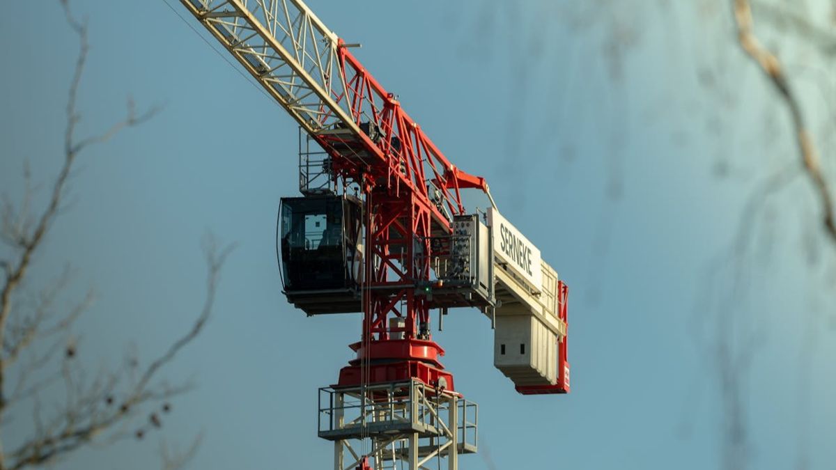 строительный кран на объекте