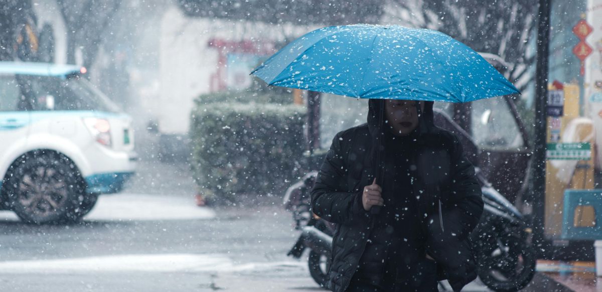 Женщина с зонтом 