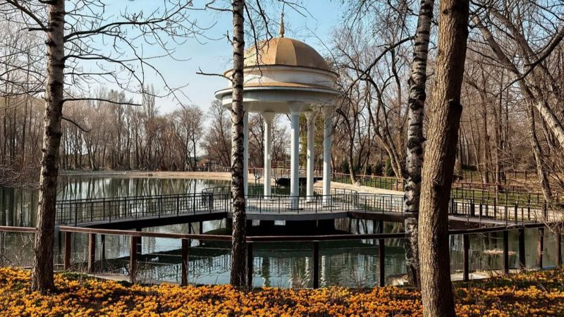 Терренкур в Алматы испортили: цветы вырвали, клумбы вытоптали