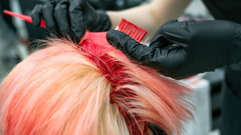 В Петропавловске парикмахер пошла в суд из-за клиента