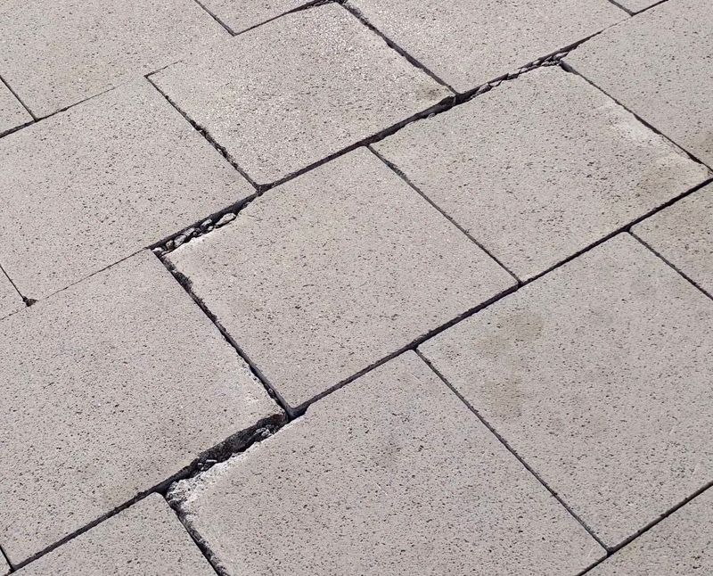 Кто разбивает новую брусчатку в Астане и кто за нее заплатит