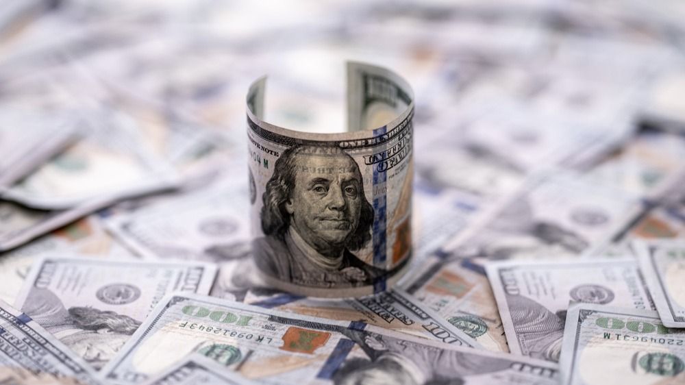 Доллар снова рухнул к тенге