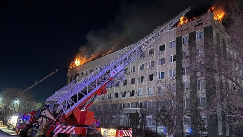 В Актобе потушили пожар в здании акимата области