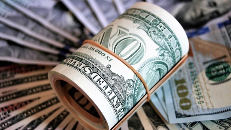 Доллар взлетел сразу на 12 тенге на торгах в Казахстане