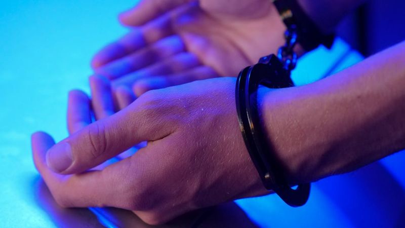 Продавали документы иностранцам: в ЦОНе Актобе провели рейд