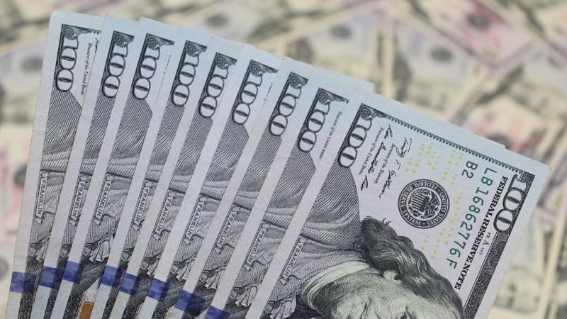 Резкий рост доллара в Казахстане объяснили аналитики