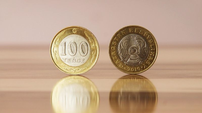 Нацвалюта отыграла предыдущее падение и укрепилась почти на 6 тенге