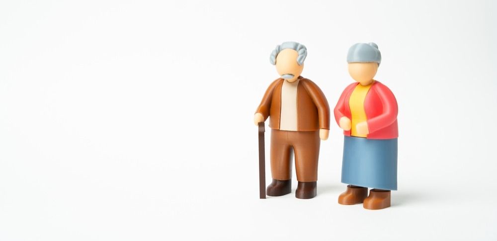 Фигурки пожилых людей