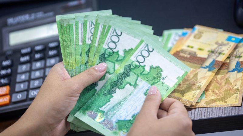 В Костанайской области учителям-пенсионерам задержали выплаты на миллионы тенге