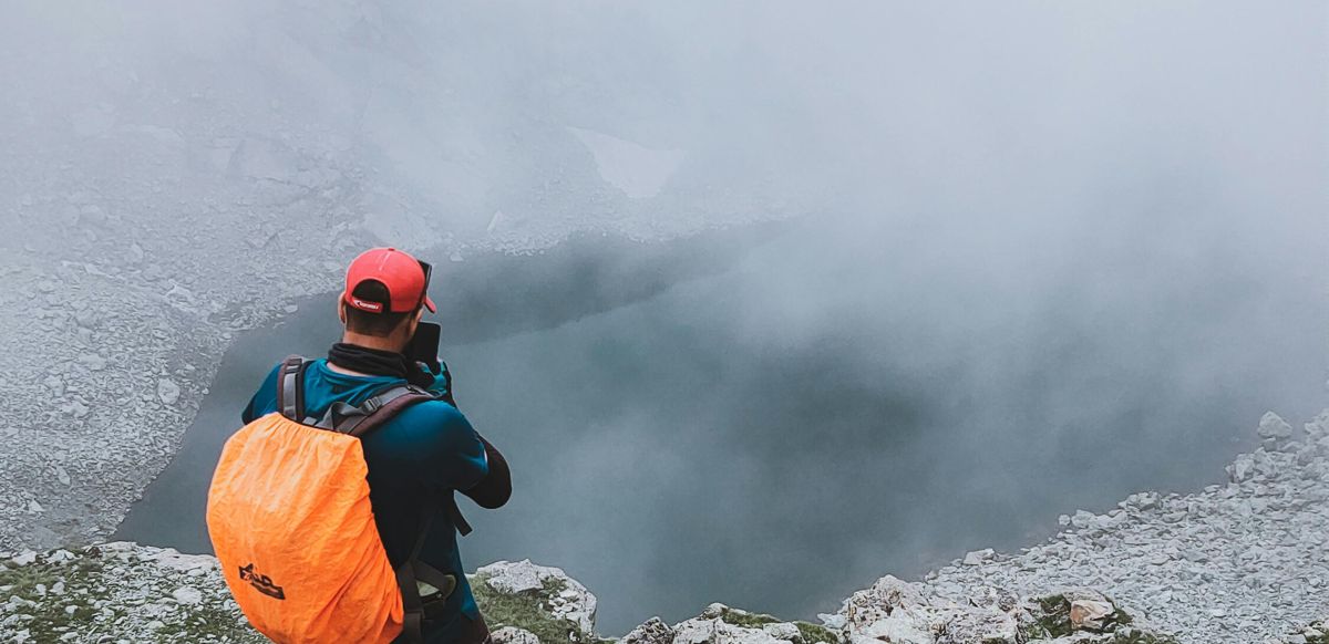 Турист в горах