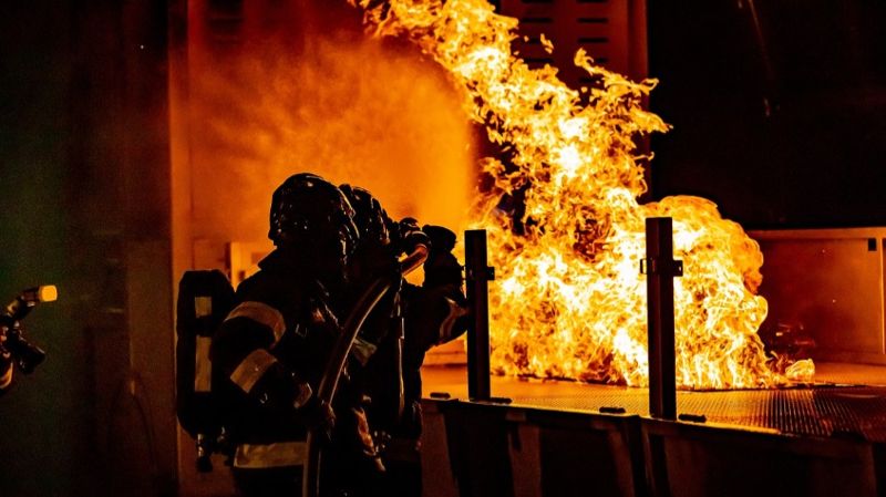 Слышала голоса и шалости: соседка погибших в пожаре детей высказалась о трагедии