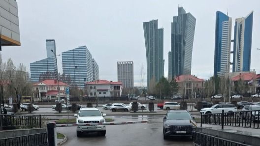 Автомобили закрыли выезд из ЖК