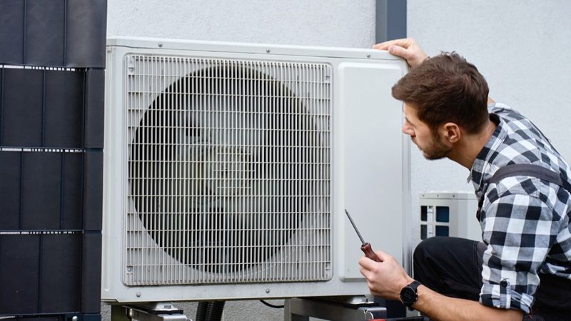 Дружелюбный "мастер на все руки" из Астаны оказался мошенником