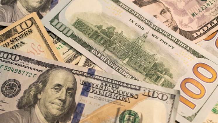 Тенге укрепился к доллару на торгах в Казахстане