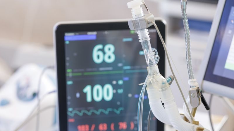 Смертельный пожар в Астане: что известно о состоянии выжившей матери