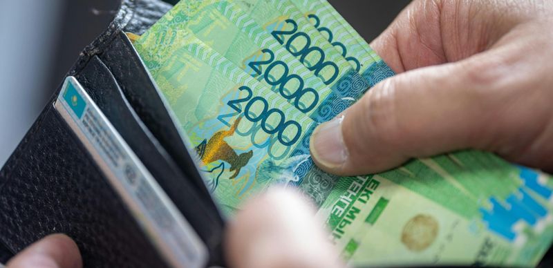 Когда казахстанцам можно ждать повышения минимальной зарплаты до 150 тысяч 