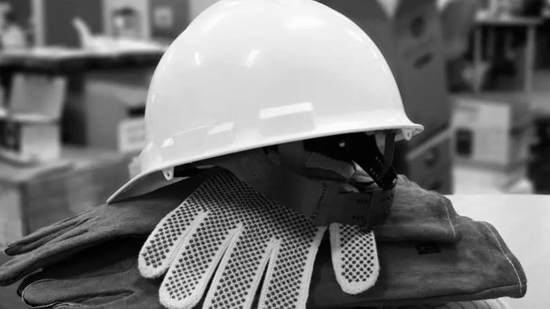 Рабочий погиб на заводе в Аксу