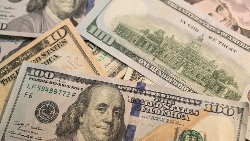 Доллар снова сдал позиции на торгах в Казахстане