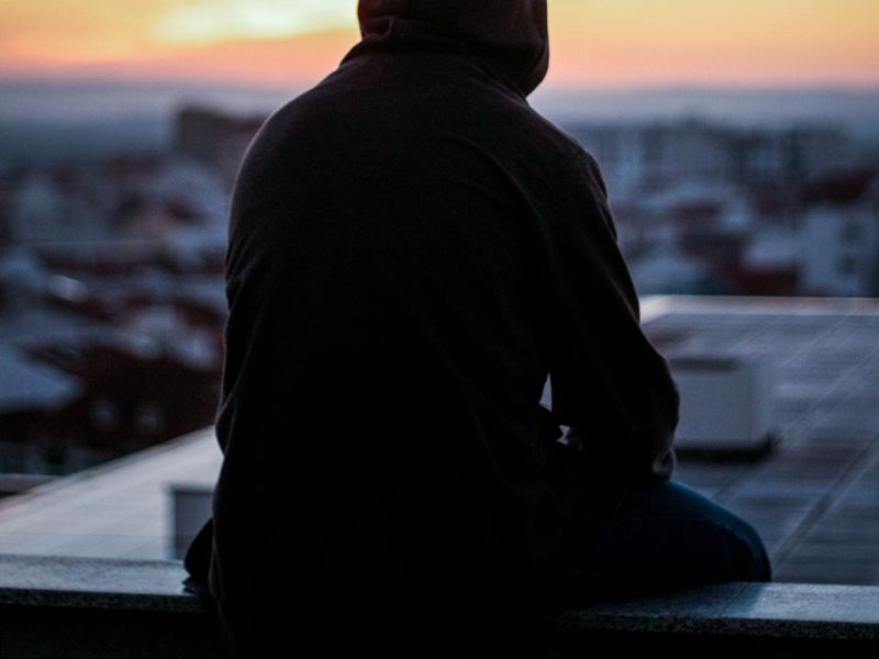 Пьяный астанчанин хотел спрыгнуть с крыши ЖК "Коркем-3" в Астане: его арестовали