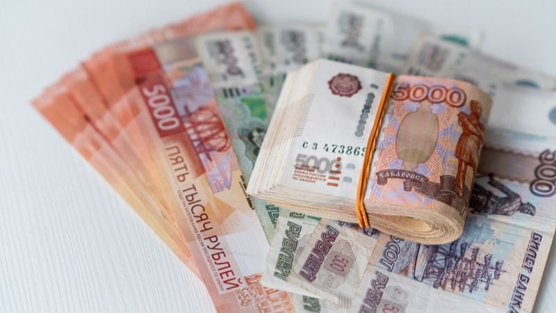 Спрос вырос в семь раз: зачем казахстанцы снова скупают рубли 