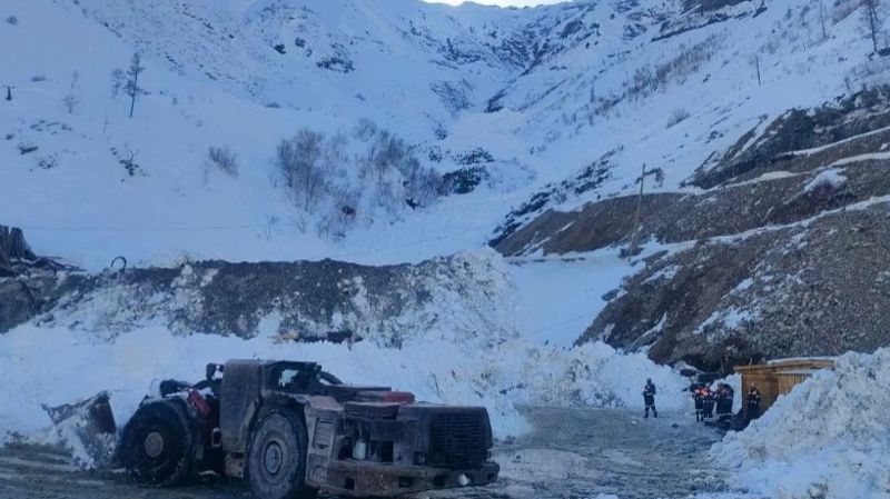 Казахстанец погиб под лавиной на руднике в Бурятии