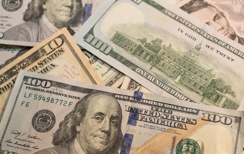 И снова резкие скачки? Доллар взлетел на торгах в Казахстане 
