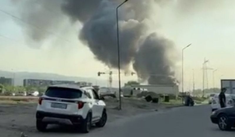 Пожар произошел на картонном заводе в Алматинской области