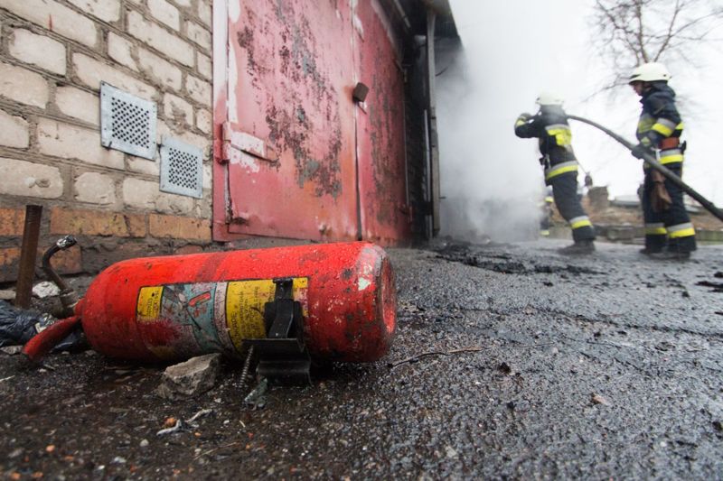 Взорвались два баллона: в Кокшетау горел дом