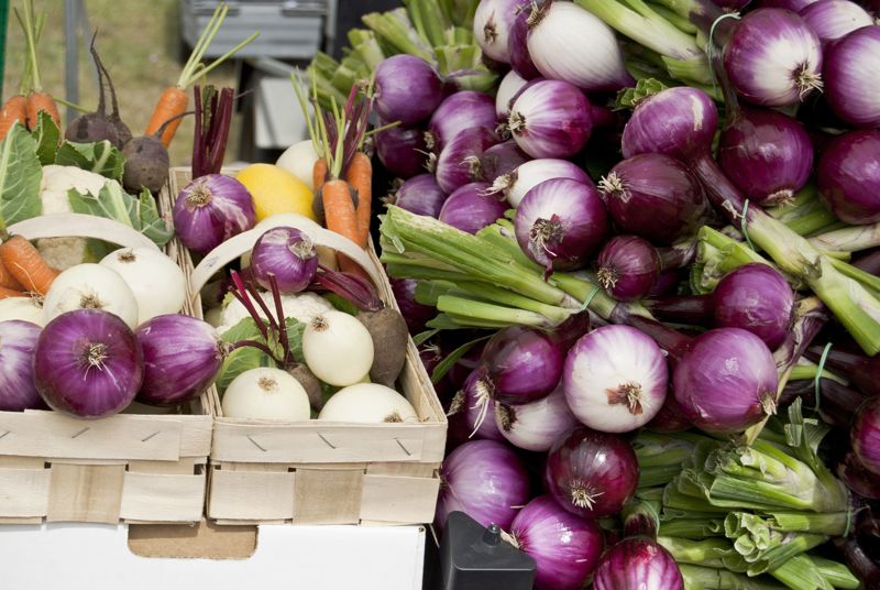 Лук пробил ценовой потолок: какие продукты подорожали в Казахстане за неделю 