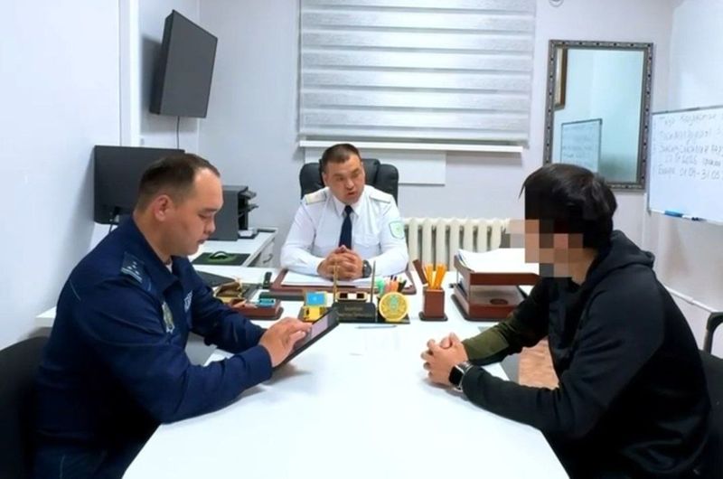 Казахстанца, написавшего номер своего авто на скале в Мангистау, отдали под суд