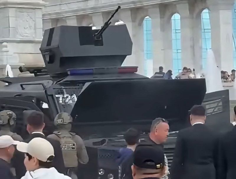 Ребенок нажал на кнопку и устроил переполох в центре Астаны