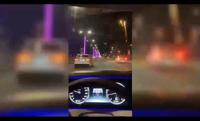 Салют из окна машины устроили два жителя Атырау