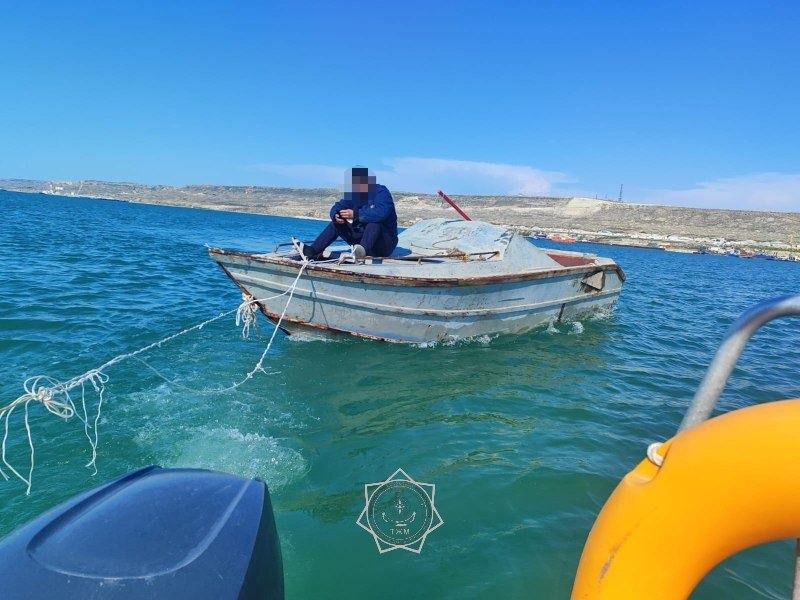 Мужчину унесло ветром в Каспийском море
