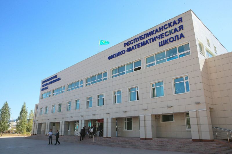 Скандал вокруг грантов в РФМШ прокомментировали в Минпросвещения