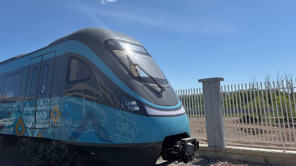 Астанчане впервые прокатились на долгожданном LRT