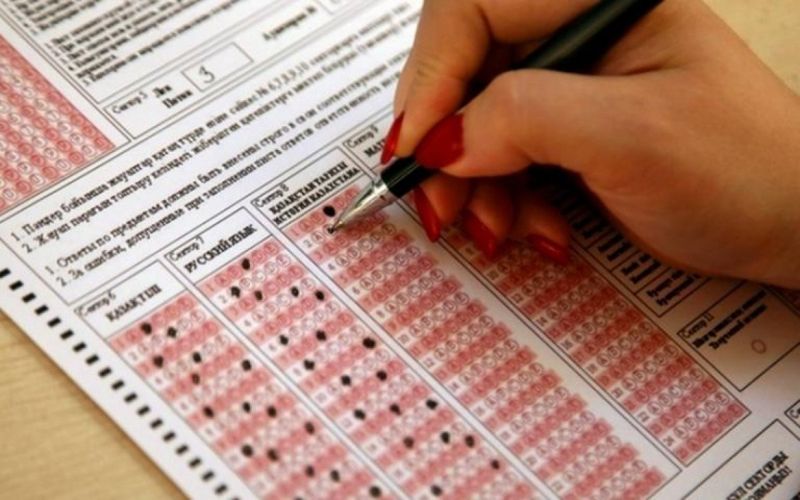 Одноклассники из Туркестана набрали по 140 баллов на ЕНТ