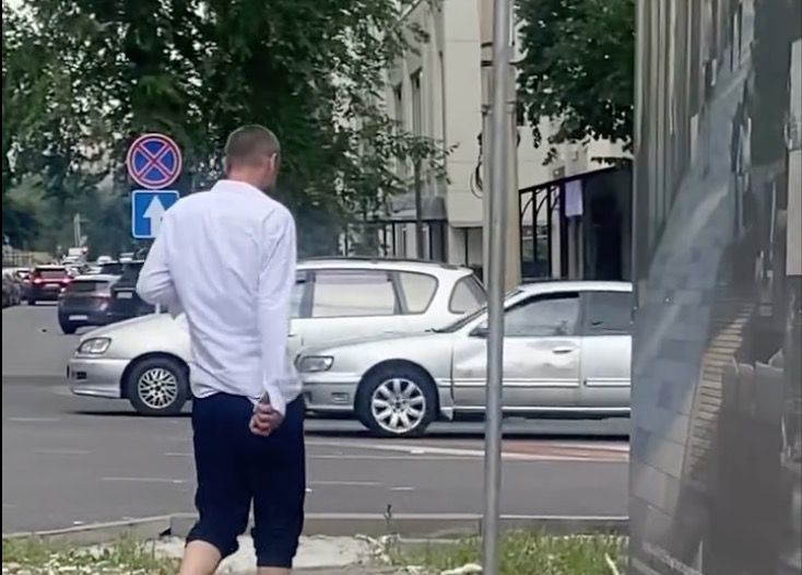 Пьяный мужчина с ножом приставал к алматинцам