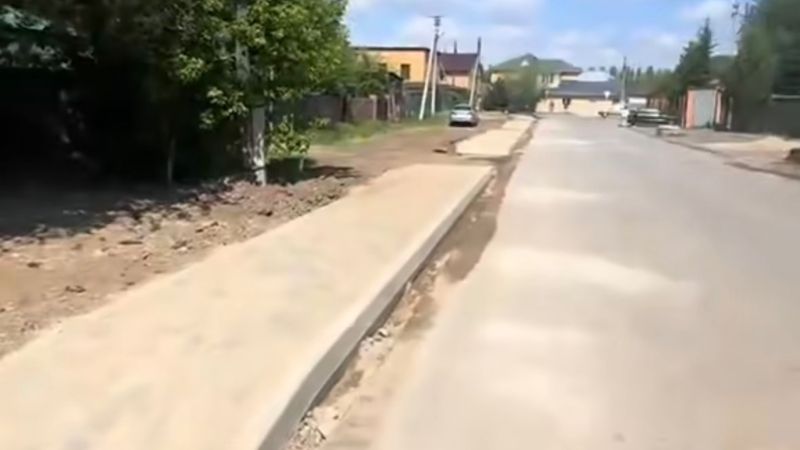 Старую тротуарную брусчатку вместо новой укладывают в Астане
