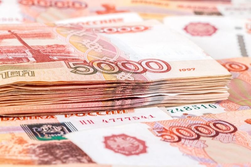 Чистый спрос на российские рубли в обменниках Казахстана снова резко упал