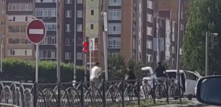 Уличная драка с битой в Костанае попала на видео и закончилась штрафом