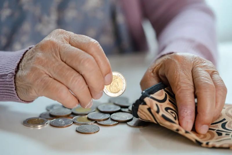 Чиновники объяснили пенсии на 20 млрд иностранцам и умершим в Казахстане